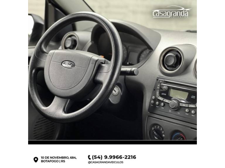 FORD - FIESTA - 2005/2005 - Branca - R$ 28.000,00