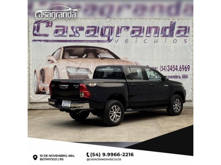 TOYOTA - HILUX - 2016/2017 - Preta - R$ 185.000,00