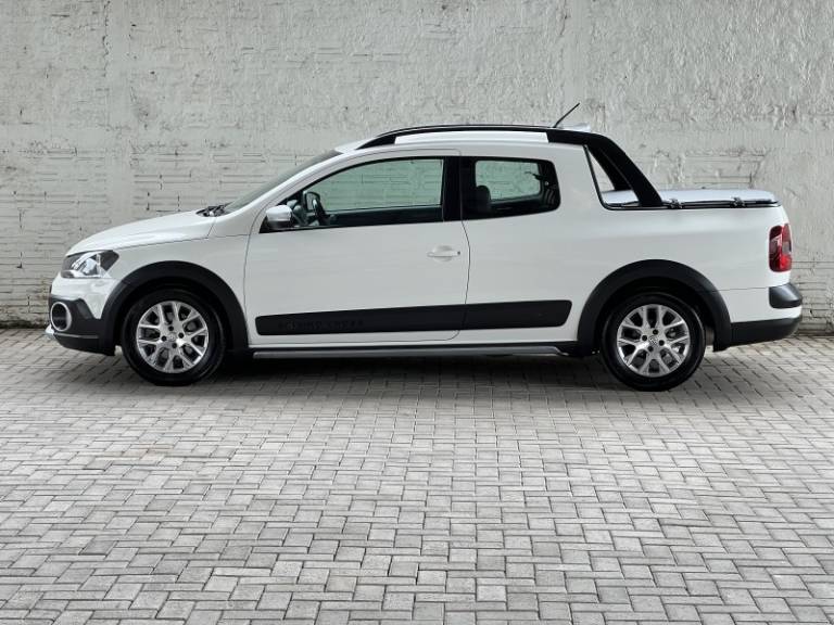 VOLKSWAGEN - SAVEIRO - 2014/2015 - Branca - R$ 75.000,00