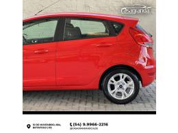 FORD - FIESTA - 2013/2014 - Vermelha - R$ 44.900,00