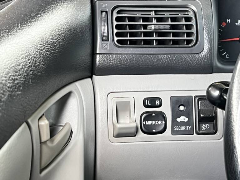 TOYOTA - COROLLA - 2004/2004 - Preta - R$ 42.000,00