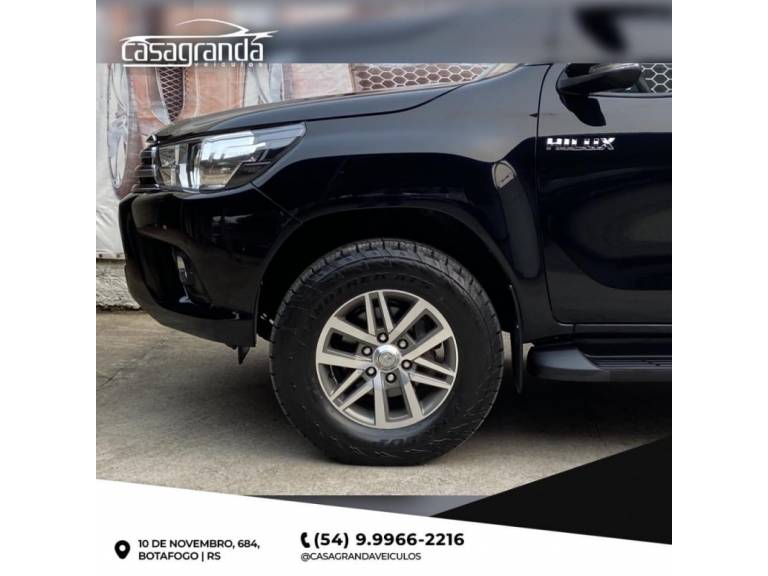 TOYOTA - HILUX - 2016/2017 - Preta - R$ 185.000,00