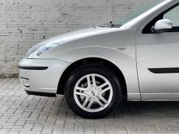 FORD - FOCUS - 2004/2003 - Prata - R$ 25.000,00
