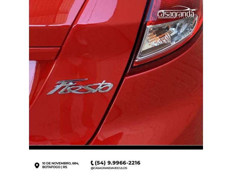 FORD - FIESTA - 2013/2014 - Vermelha - R$ 45.000,00