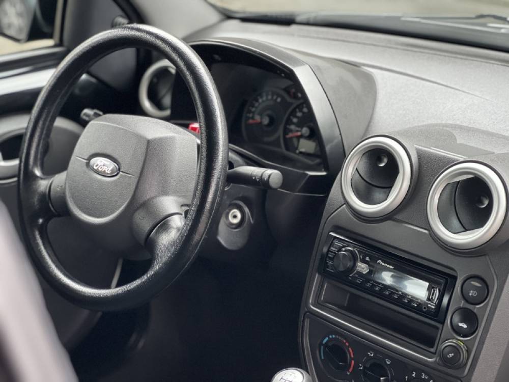 FORD - KA - 2012/2013 - Preta - R$ 32.000,00