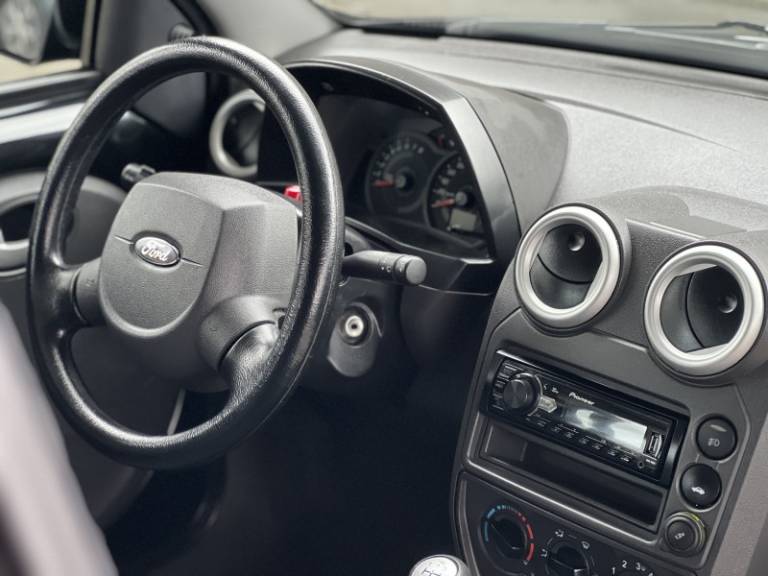 FORD - KA - 2012/2013 - Preta - R$ 32.000,00