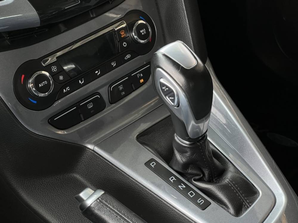 FORD - FOCUS - 2015/2015 - Branca - R$ 64.000,00