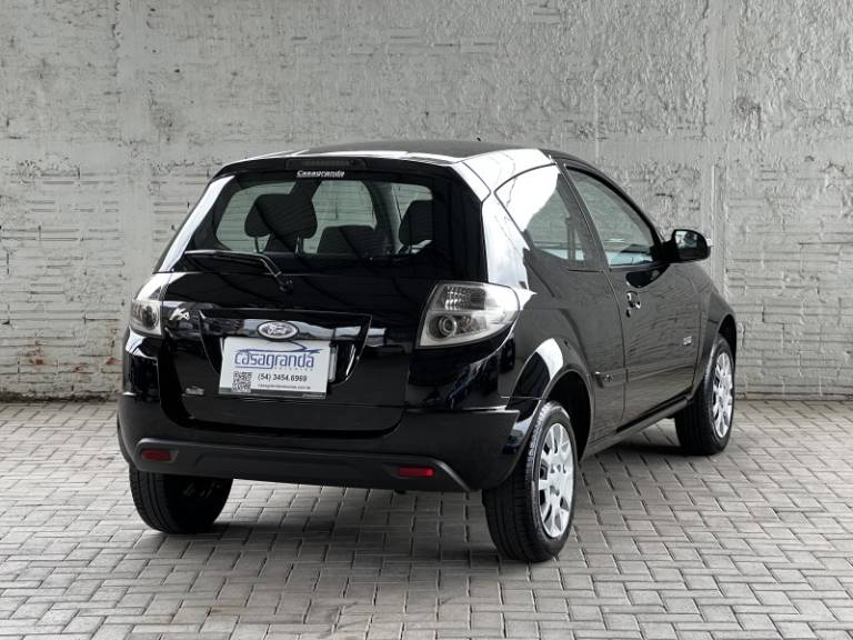 FORD - KA - 2012/2013 - Preta - R$ 32.000,00