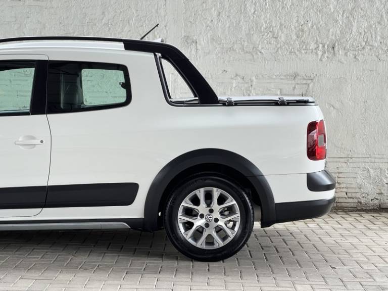 VOLKSWAGEN - SAVEIRO - 2014/2015 - Branca - R$ 75.000,00