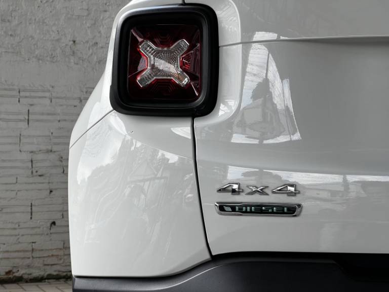 JEEP - RENEGADE - 2015/2016 - Branca - R$ 89.000,00