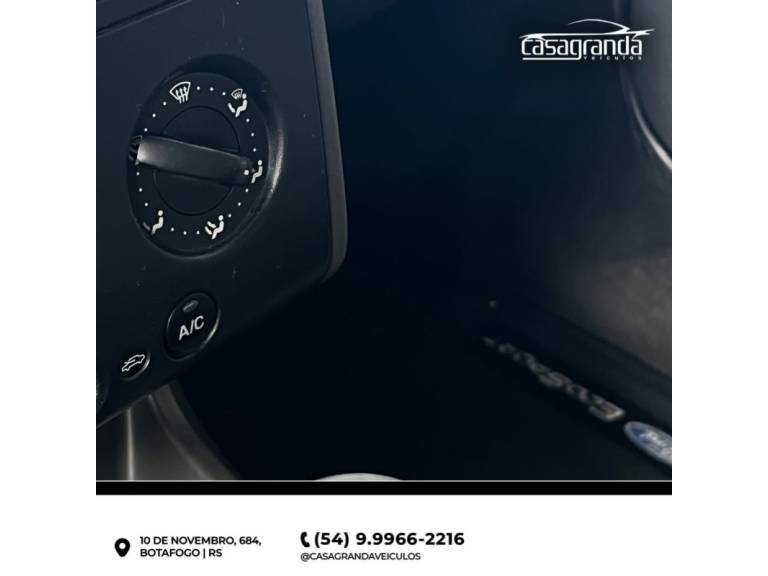 FORD - ECOSPORT - 2004/2005 - Vermelha - R$ 29.000,00