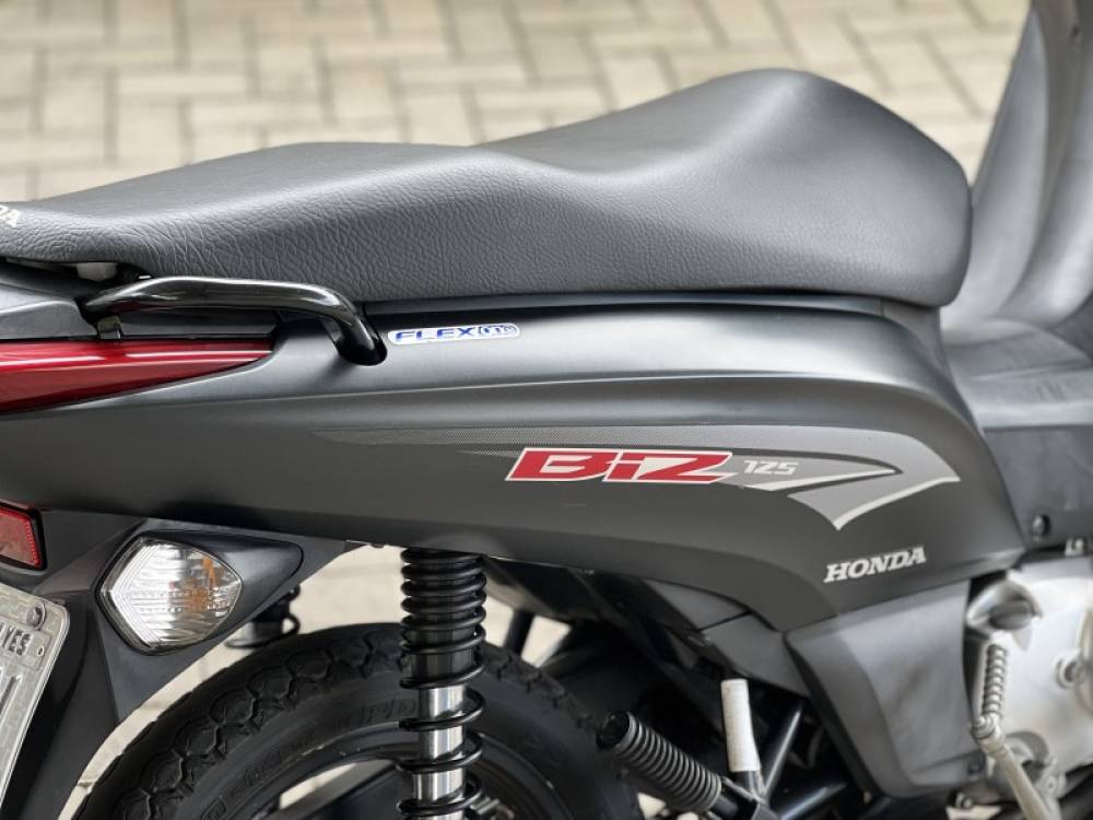 HONDA - BIZ 125 - 2013/2014 - Preta - R$ 13.000,00