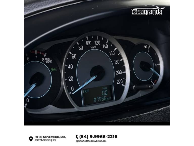 FORD - KA - 2015/2016 - Branca - R$ 45.000,00