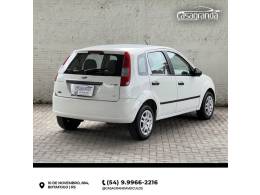 FORD - FIESTA - 2005/2005 - Branca - R$ 28.000,00