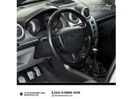 FORD - FIESTA - 2007/2008 - Prata - R$ 26.500,00