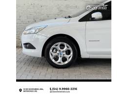 FORD - FOCUS - 2014/2013 - Branca - R$ 58.000,00