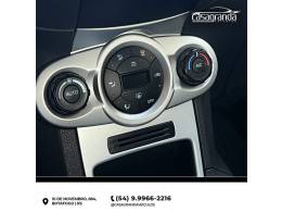 FORD - FIESTA - 2013/2014 - Vermelha - R$ 44.900,00