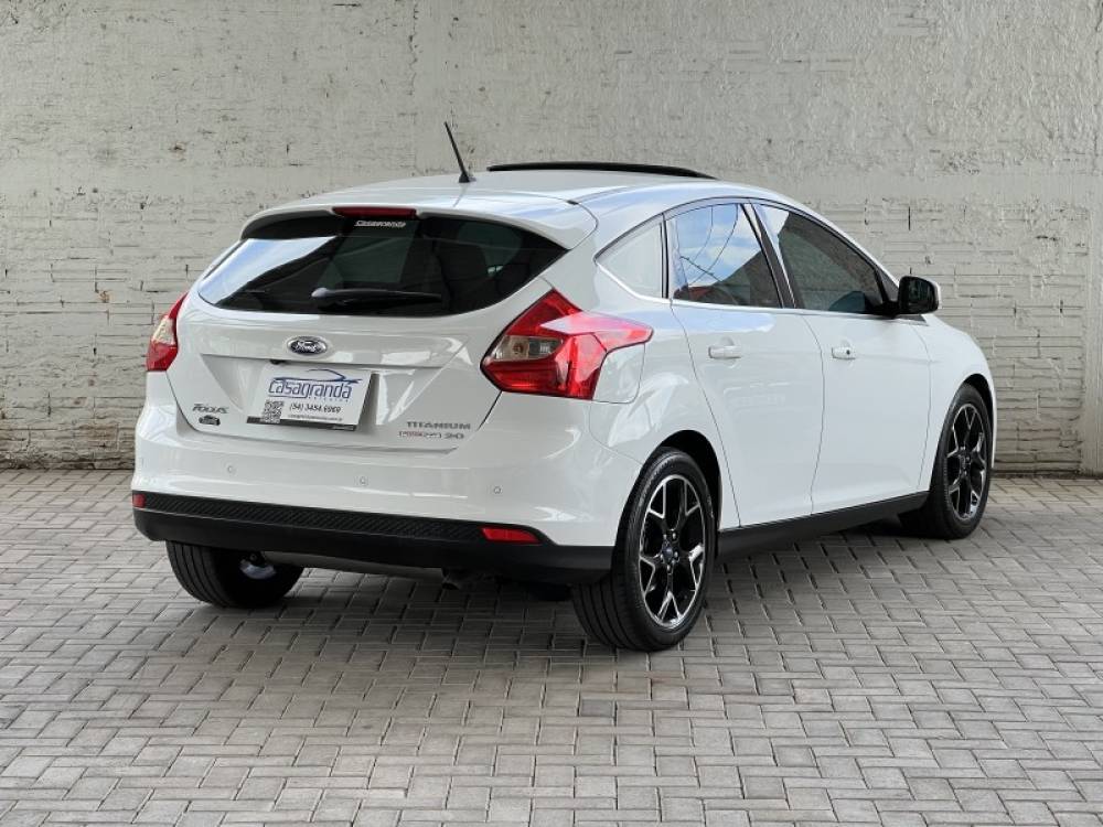 FORD - FOCUS - 2015/2015 - Branca - R$ 64.000,00