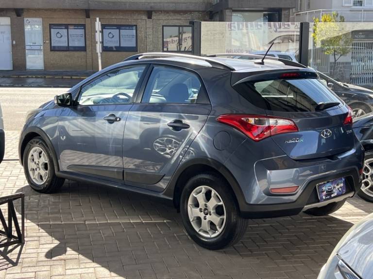 HYUNDAI - HB20X - 2015/2015 - Azul - R$ 58.000,00