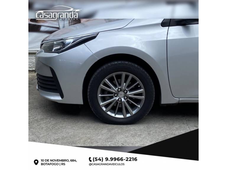 TOYOTA - COROLLA - 2018/2019 - Prata - R$ 89.000,00