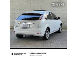 FORD - FOCUS - 2014/2013 - Branca - R$ 58.000,00
