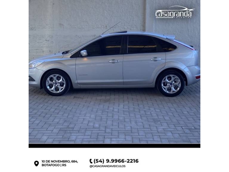 FORD - FOCUS - 2011/2012 - Prata - R$ 65.000,00