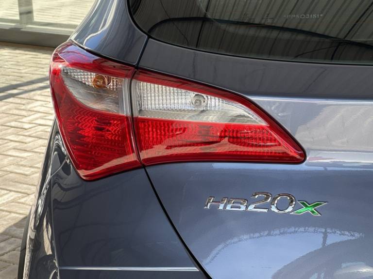 HYUNDAI - HB20X - 2015/2015 - Azul - R$ 58.000,00