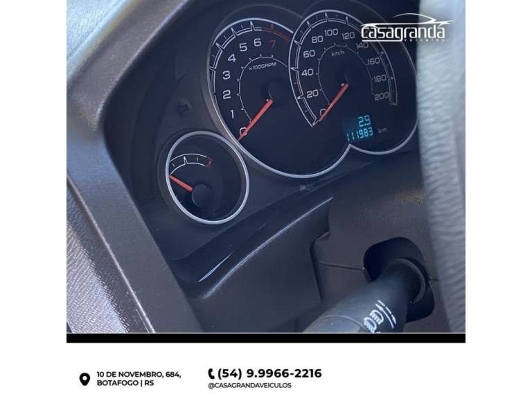 CHEVROLET - CELTA - 2013/2013 - Prata - R$ 35.000,00