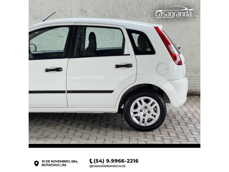 FORD - FIESTA - 2005/2005 - Branca - R$ 28.000,00