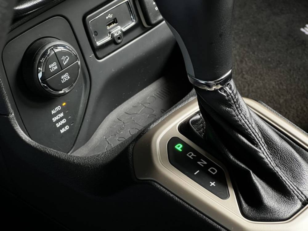 JEEP - RENEGADE - 2015/2016 - Branca - R$ 89.000,00