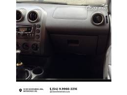 FORD - FIESTA - 2005/2005 - Branca - R$ 28.000,00