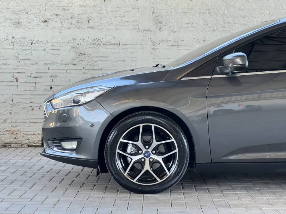 FORD - FOCUS - 2016/2016 - Cinza - R$ 75.900,00