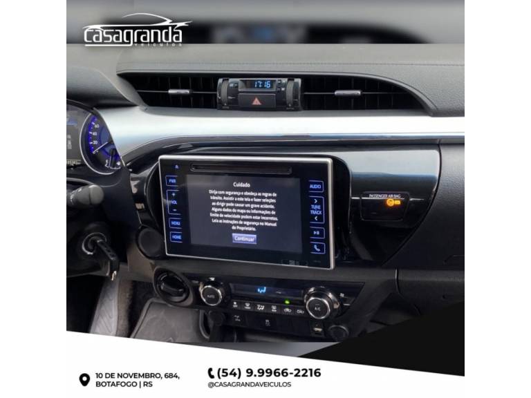 TOYOTA - HILUX - 2016/2017 - Preta - R$ 185.000,00