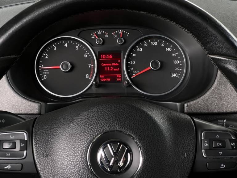 VOLKSWAGEN - SAVEIRO - 2014/2015 - Branca - R$ 75.000,00