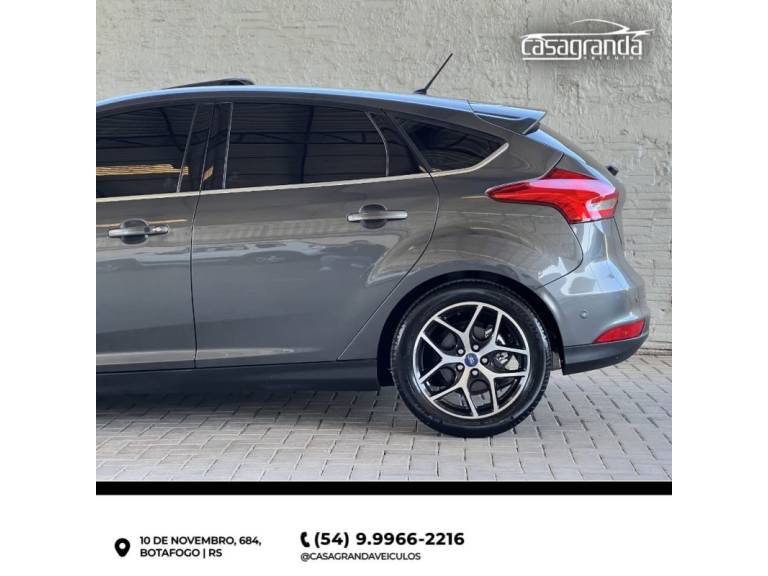 FORD - FOCUS - 2016/2016 - Cinza - R$ 75.900,00