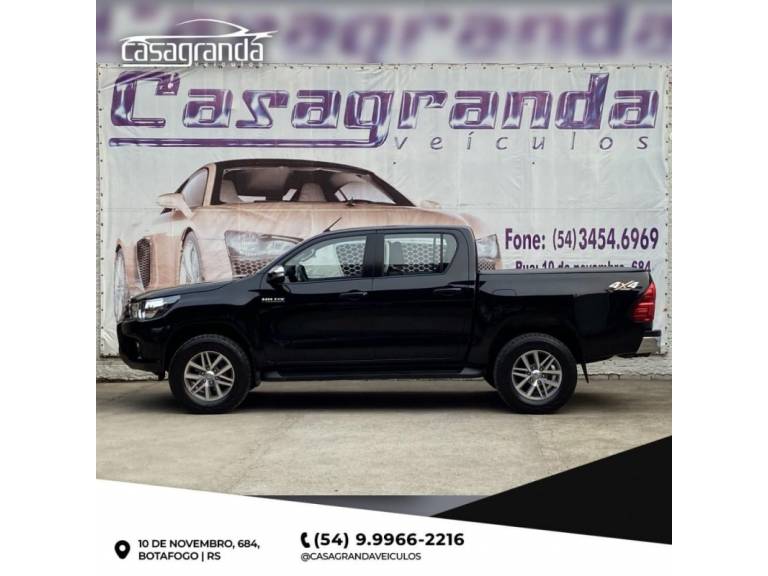 TOYOTA - HILUX - 2016/2017 - Preta - R$ 185.000,00