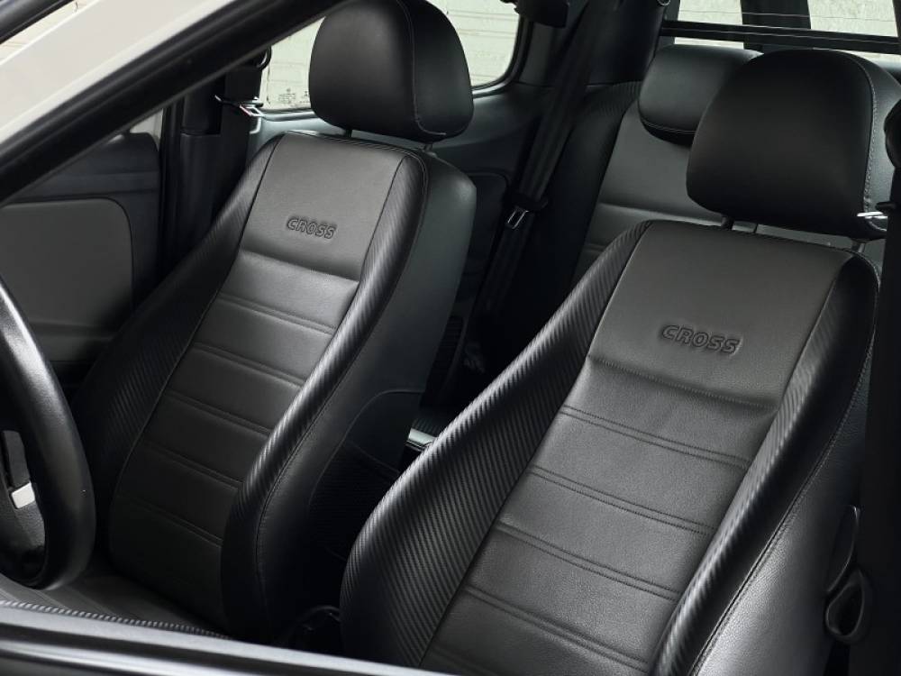 VOLKSWAGEN - SAVEIRO - 2014/2015 - Branca - R$ 75.000,00