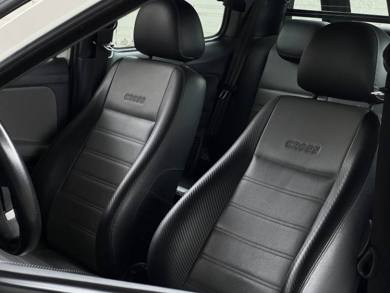 VOLKSWAGEN - SAVEIRO - 2014/2015 - Branca - R$ 75.000,00