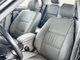 TOYOTA - COROLLA - 2004/2004 - Preta - R$ 42.000,00