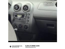 FORD - FIESTA - 2005/2005 - Branca - R$ 28.000,00