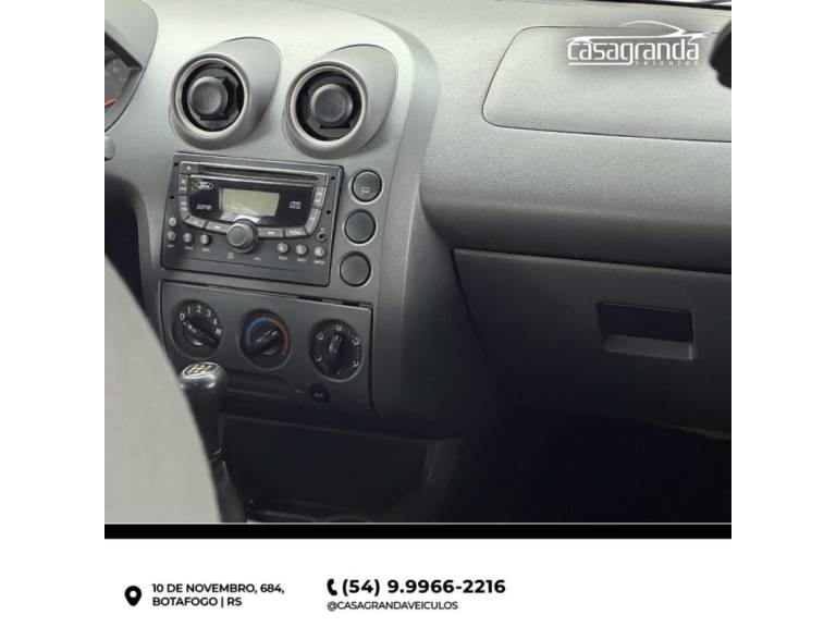 FORD - FIESTA - 2005/2005 - Branca - R$ 28.000,00