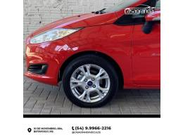 FORD - FIESTA - 2013/2014 - Vermelha - R$ 45.000,00