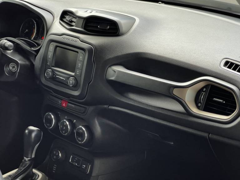 JEEP - RENEGADE - 2015/2016 - Branca - R$ 89.000,00