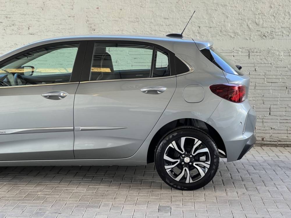 CHEVROLET - ONIX - 2023/2024 - Prata - Sob Consulta