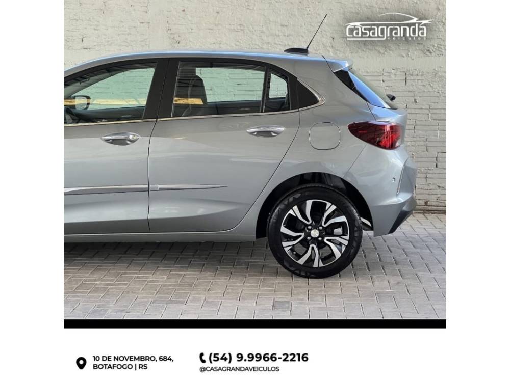 CHEVROLET - ONIX - 2023/2024 - Prata - R$ 97.000,00