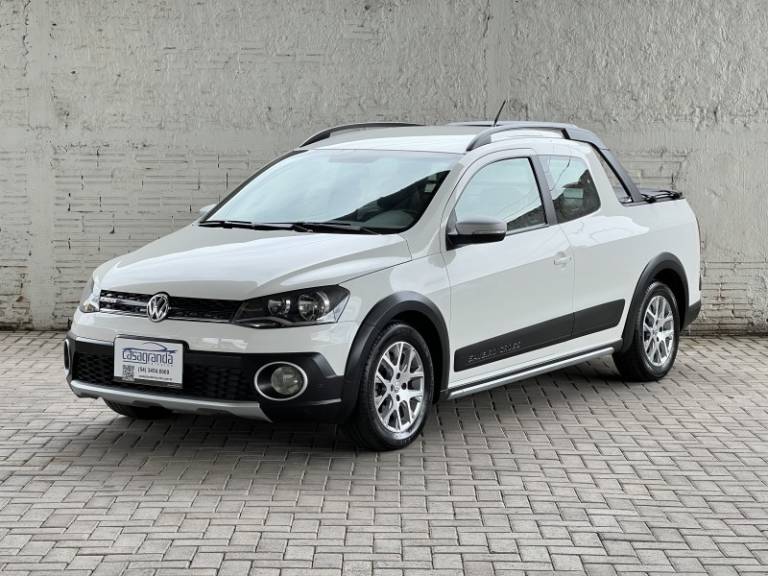 VOLKSWAGEN - SAVEIRO - 2014/2015 - Branca - R$ 75.000,00
