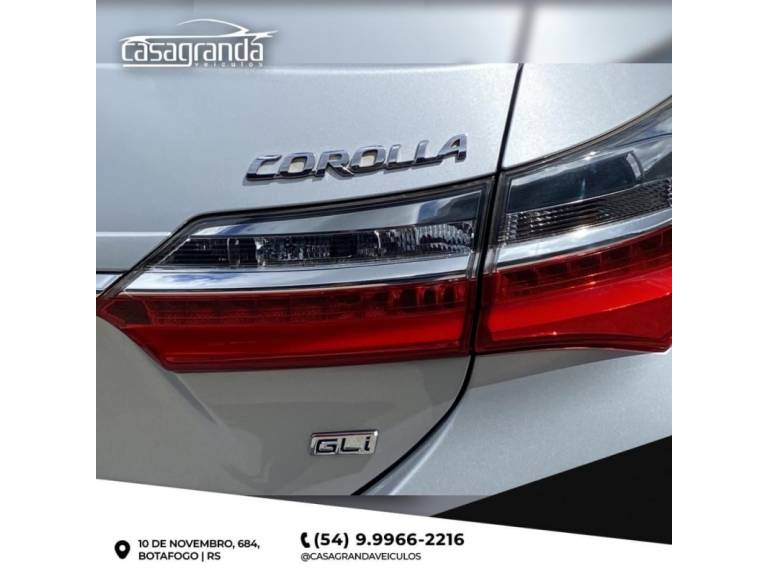 TOYOTA - COROLLA - 2018/2019 - Prata - R$ 89.000,00