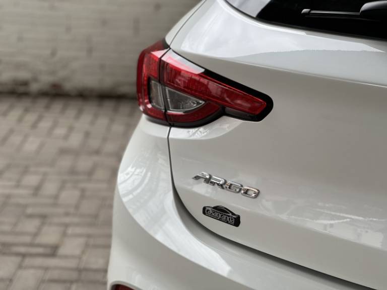 FIAT - ARGO - 2019/2019 - Branca - R$ 58.000,00