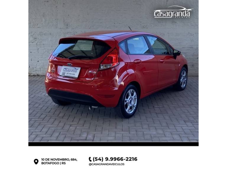FORD - FIESTA - 2013/2014 - Vermelha - R$ 45.000,00