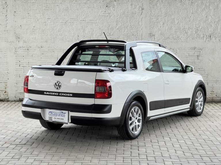 VOLKSWAGEN - SAVEIRO - 2014/2015 - Branca - R$ 75.000,00